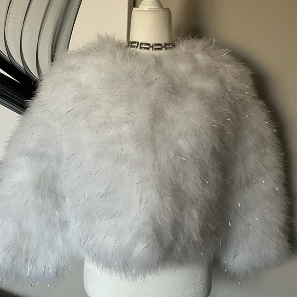 NWT Jocelyn Fifi white turkey feather bolero with delicate silver threads - Picture 7 of 13